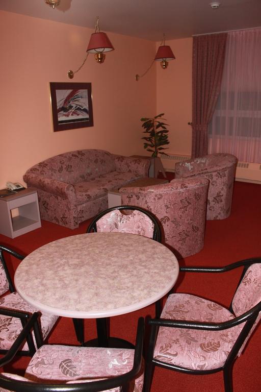 Hotel Arktika Salekhard Room photo